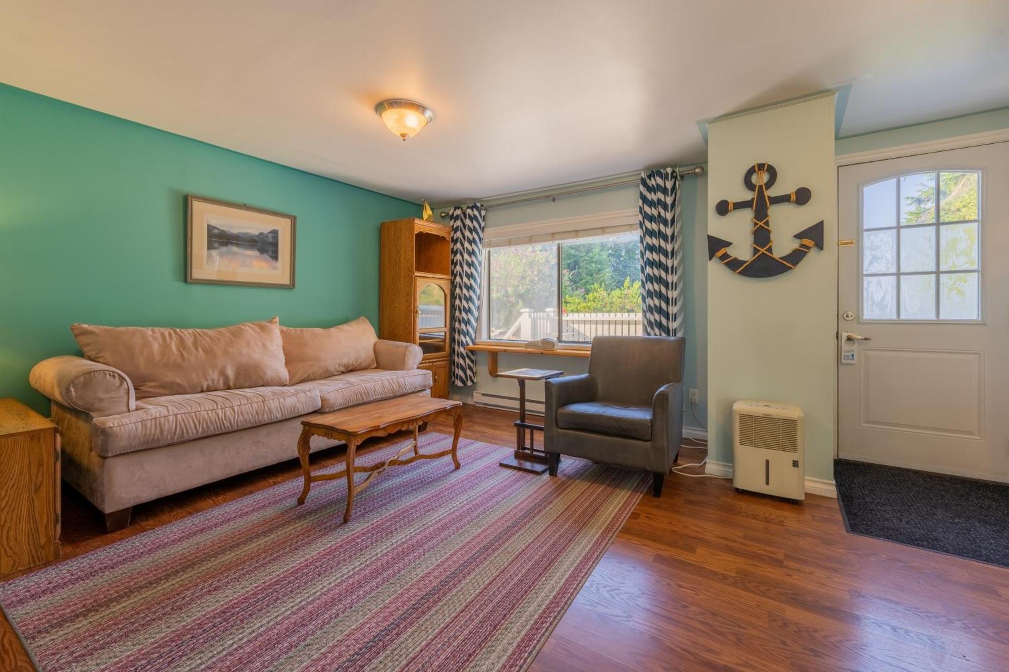 The At Lodge Alert Bay
